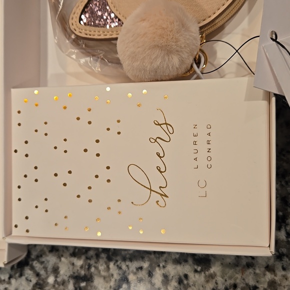 LAUREN CONRAD CAT WRISTLET/ CHANGE PURSE. - Picture 6 of 8